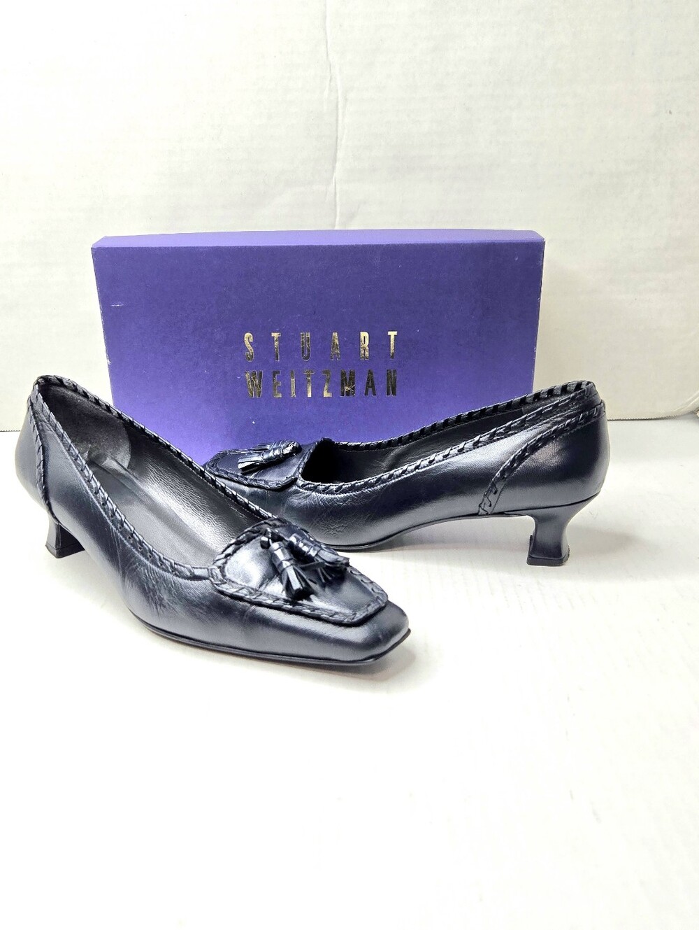 Stuart Weitzman Barclo Navy Pumps. 8M
